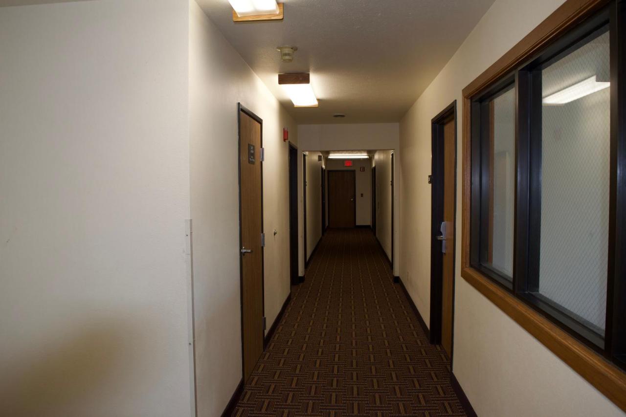 Amerivu Inn And Suites Shawano Wi エクステリア 写真