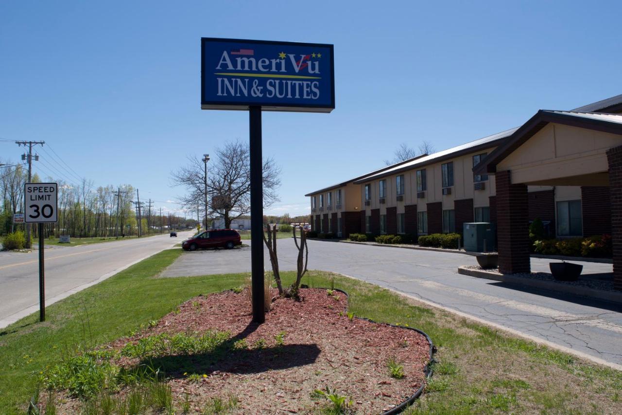 Amerivu Inn And Suites Shawano Wi エクステリア 写真