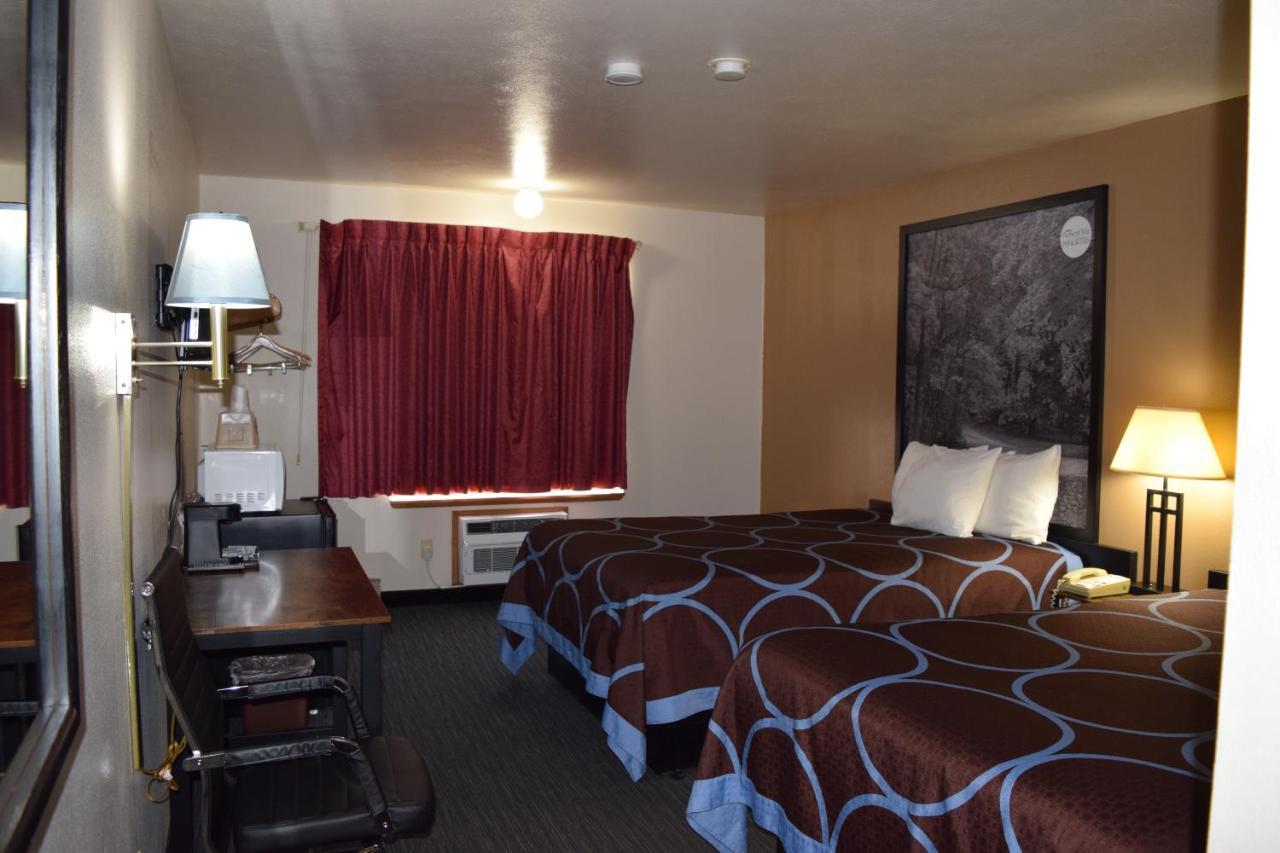 Amerivu Inn And Suites Shawano Wi エクステリア 写真