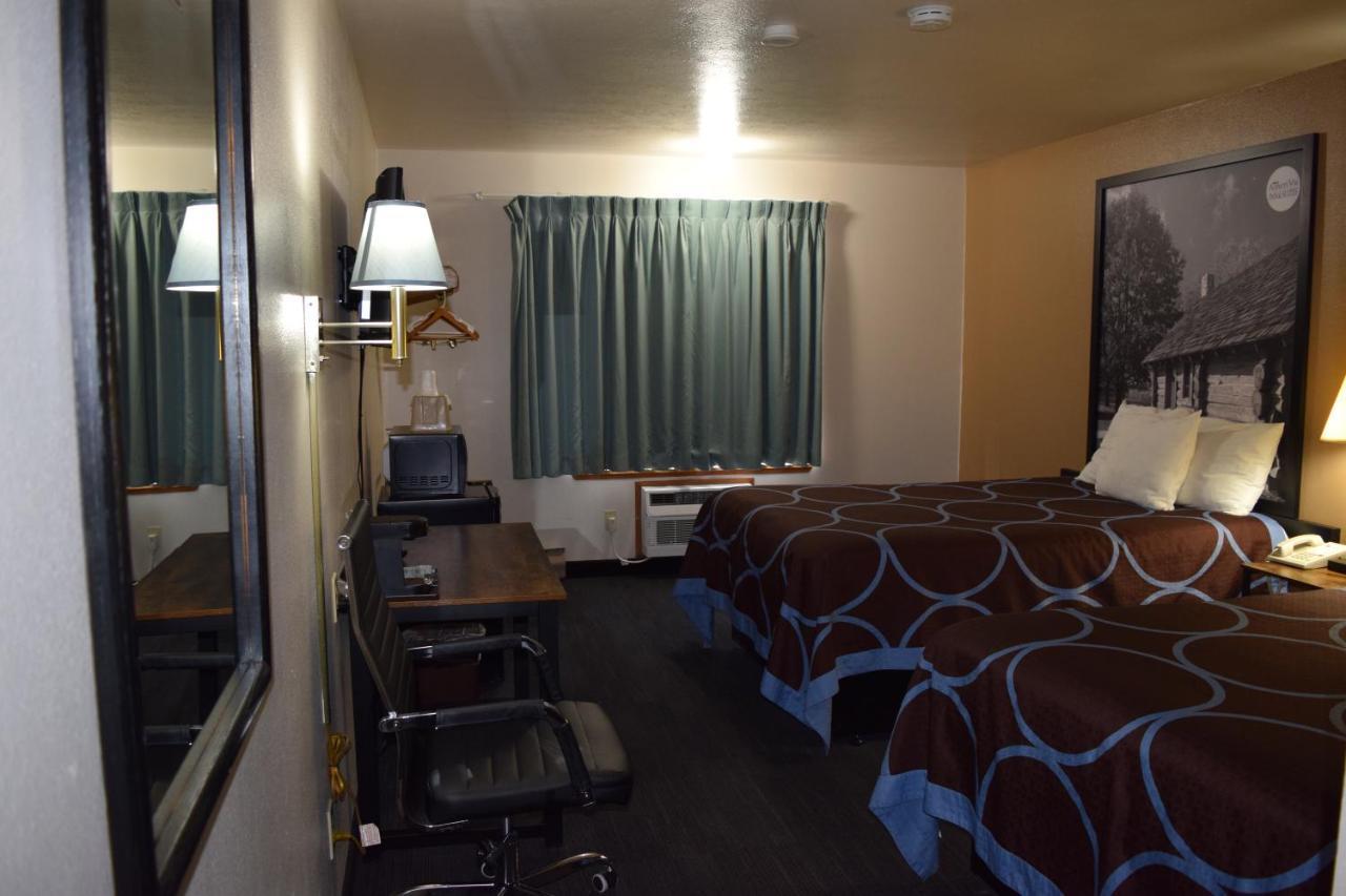 Amerivu Inn And Suites Shawano Wi エクステリア 写真
