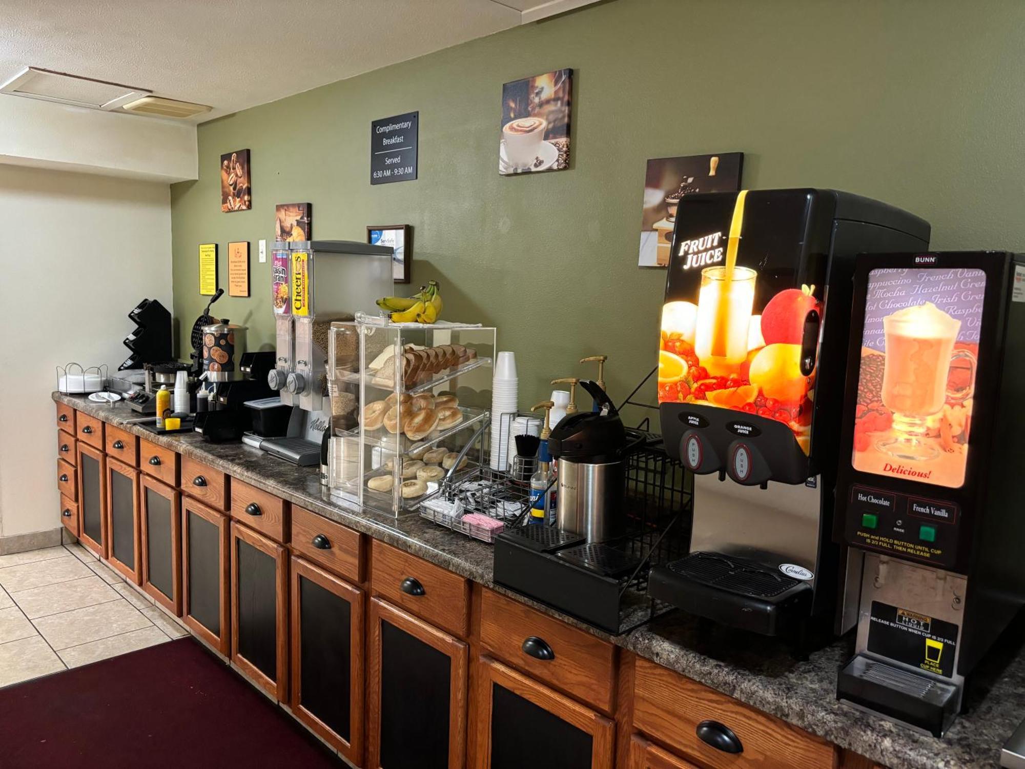 Amerivu Inn And Suites Shawano Wi エクステリア 写真