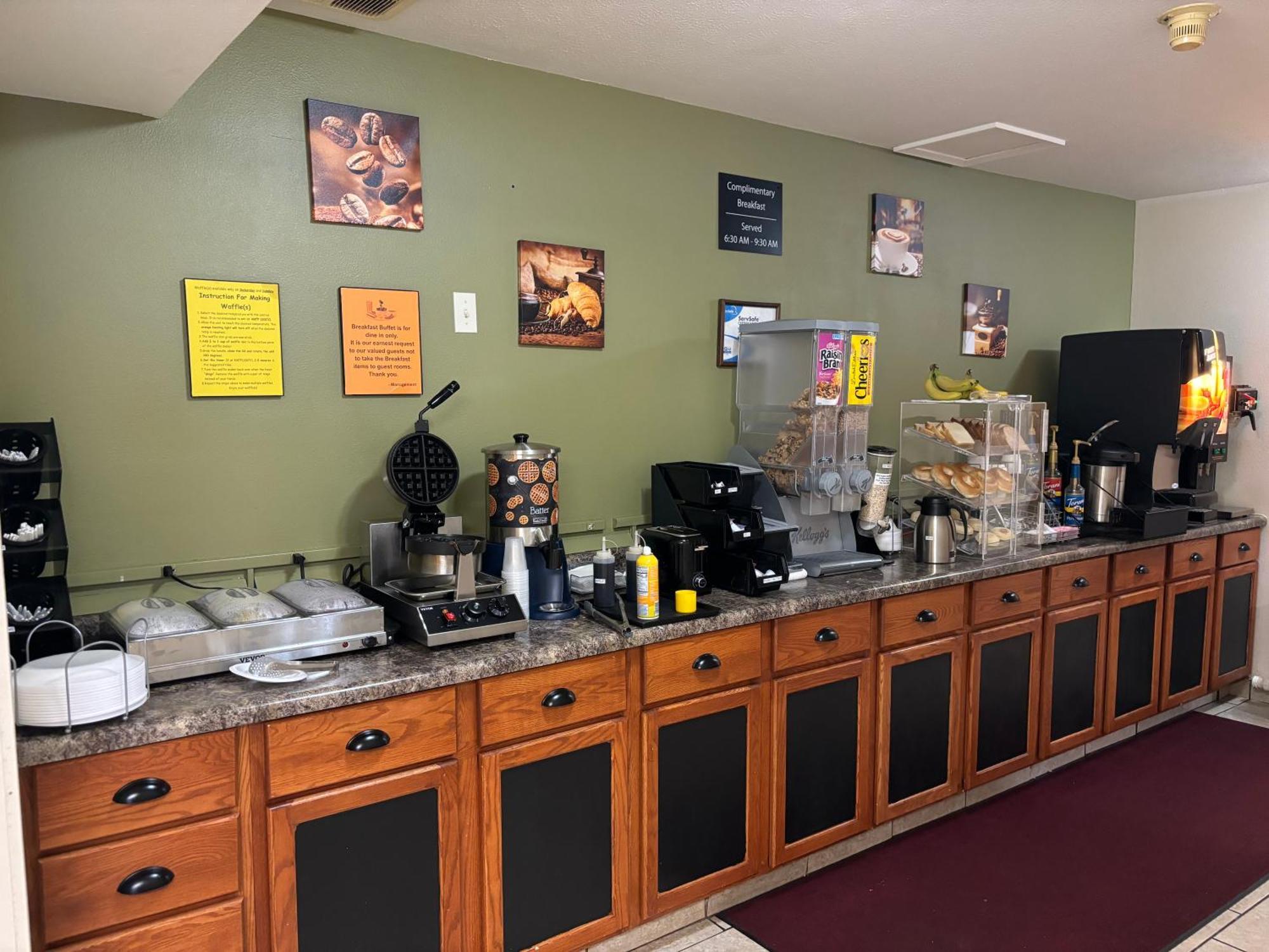 Amerivu Inn And Suites Shawano Wi エクステリア 写真
