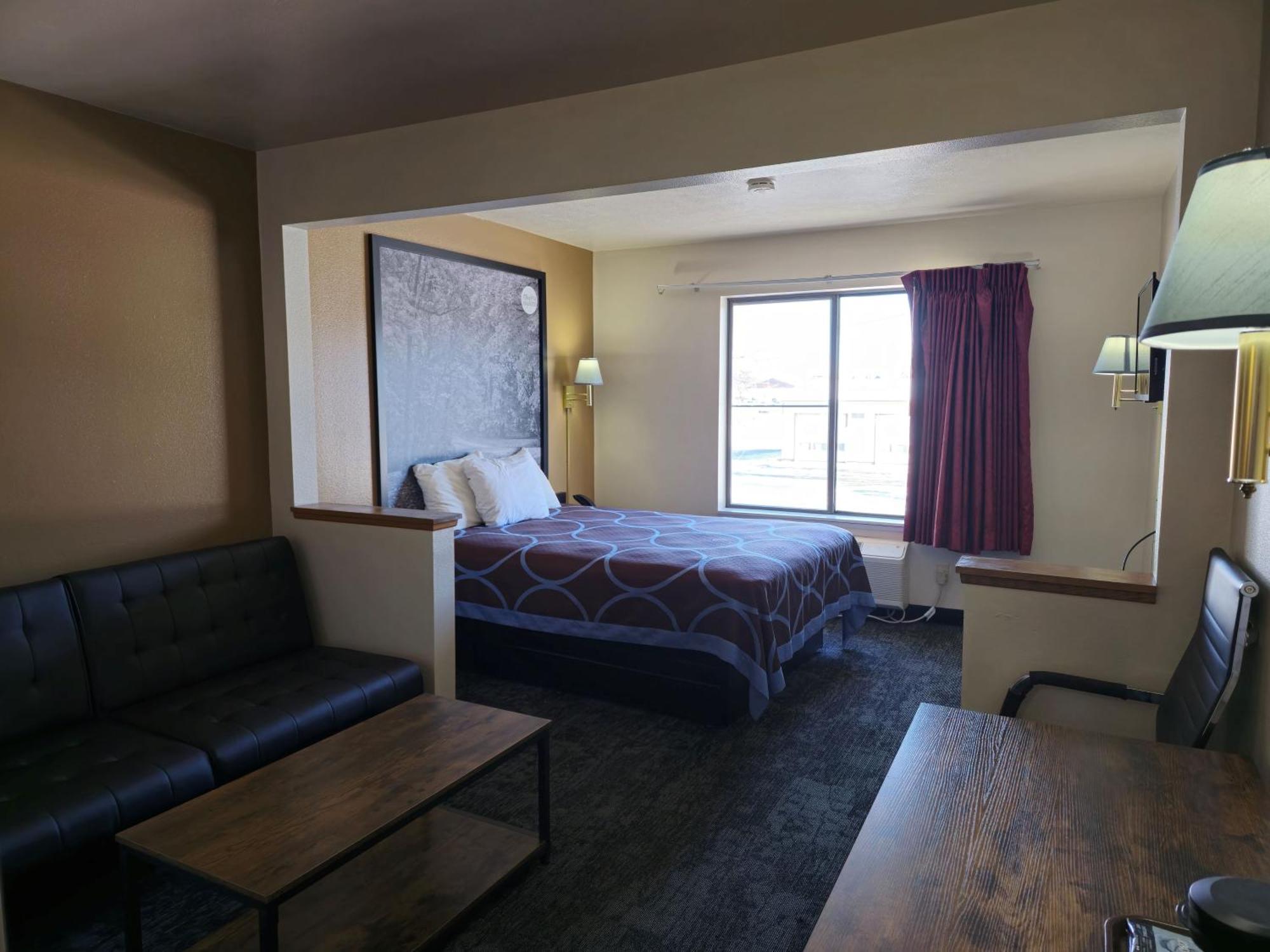 Amerivu Inn And Suites Shawano Wi エクステリア 写真