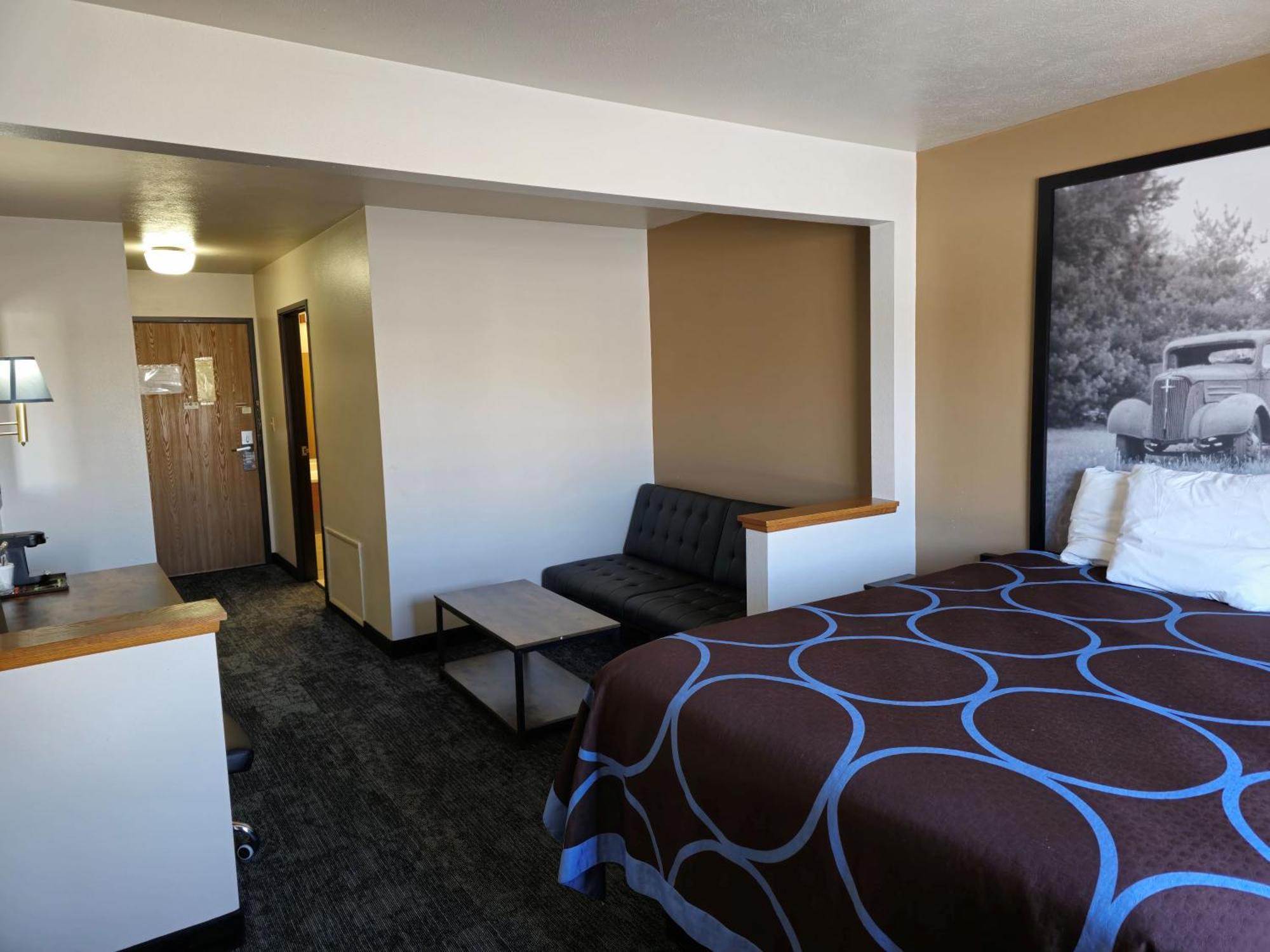 Amerivu Inn And Suites Shawano Wi エクステリア 写真
